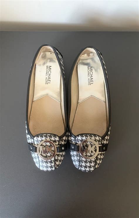 michael kors flats size 8.